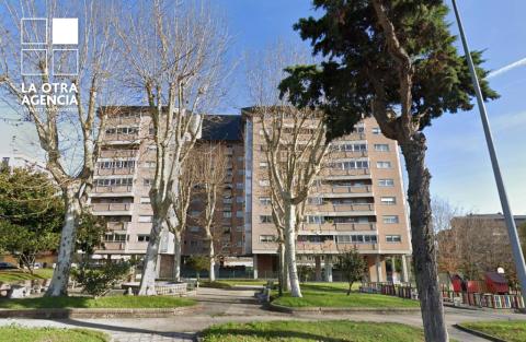 Piso amplio y luminoso con garaje Y trastero en Coia.